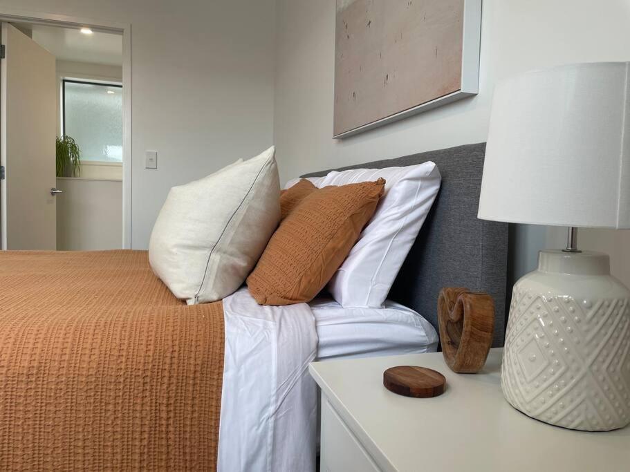 Parkside Retreat - 3 Beds -Sleeps 6 Near Westfield Villa Christchurch Bagian luar foto