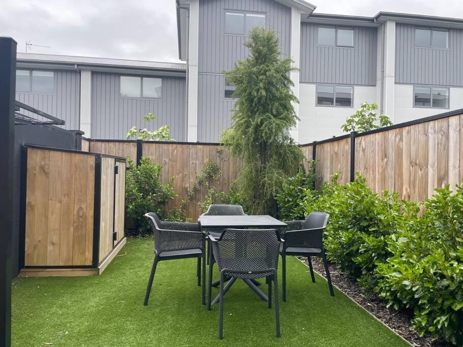 Parkside Retreat - 3 Beds -Sleeps 6 Near Westfield Villa Christchurch Bagian luar foto
