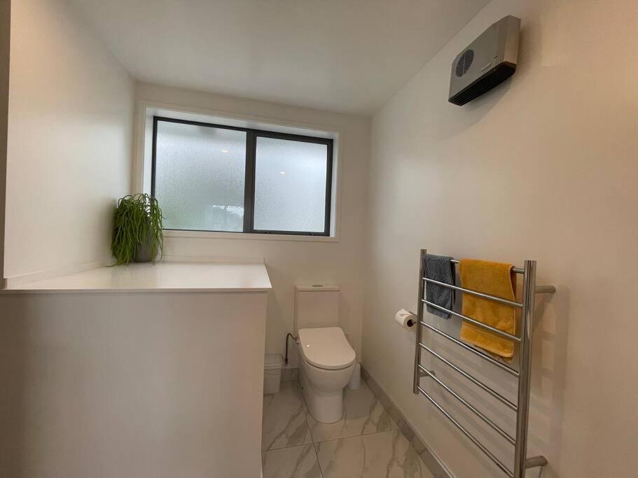 Parkside Retreat - 3 Beds -Sleeps 6 Near Westfield Villa Christchurch Bagian luar foto