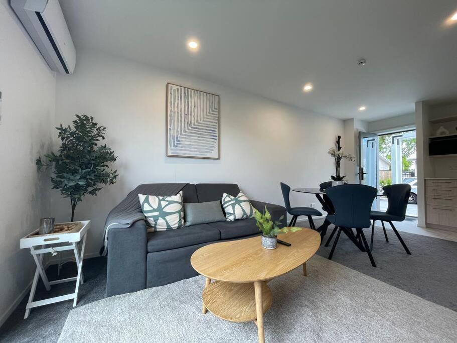 Parkside Retreat - 3 Beds -Sleeps 6 Near Westfield Villa Christchurch Bagian luar foto