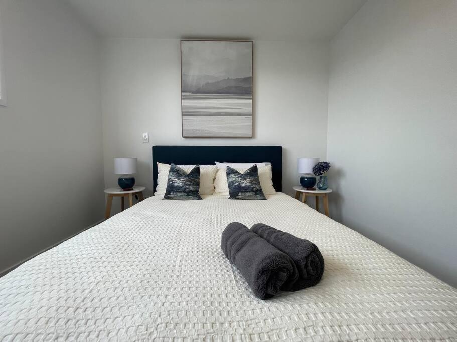 Parkside Retreat - 3 Beds -Sleeps 6 Near Westfield Villa Christchurch Bagian luar foto