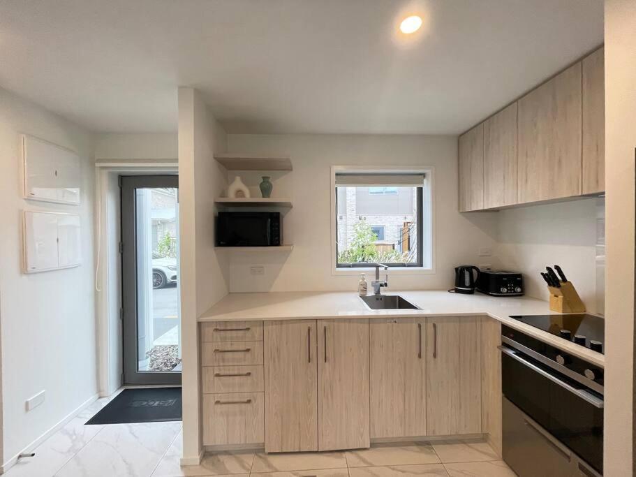 Parkside Retreat - 3 Beds -Sleeps 6 Near Westfield Villa Christchurch Bagian luar foto