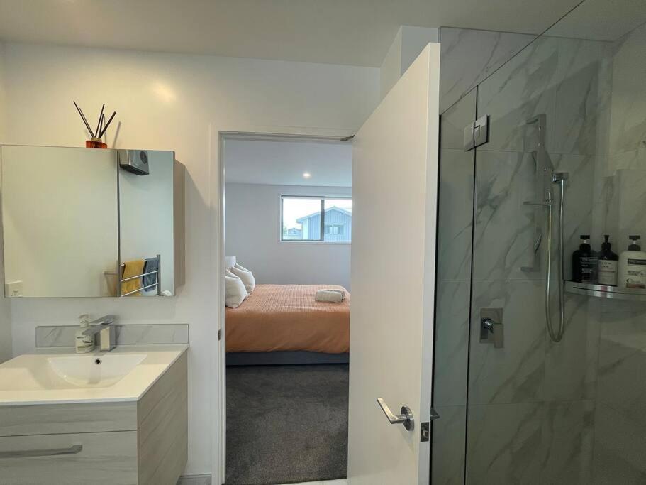 Parkside Retreat - 3 Beds -Sleeps 6 Near Westfield Villa Christchurch Bagian luar foto